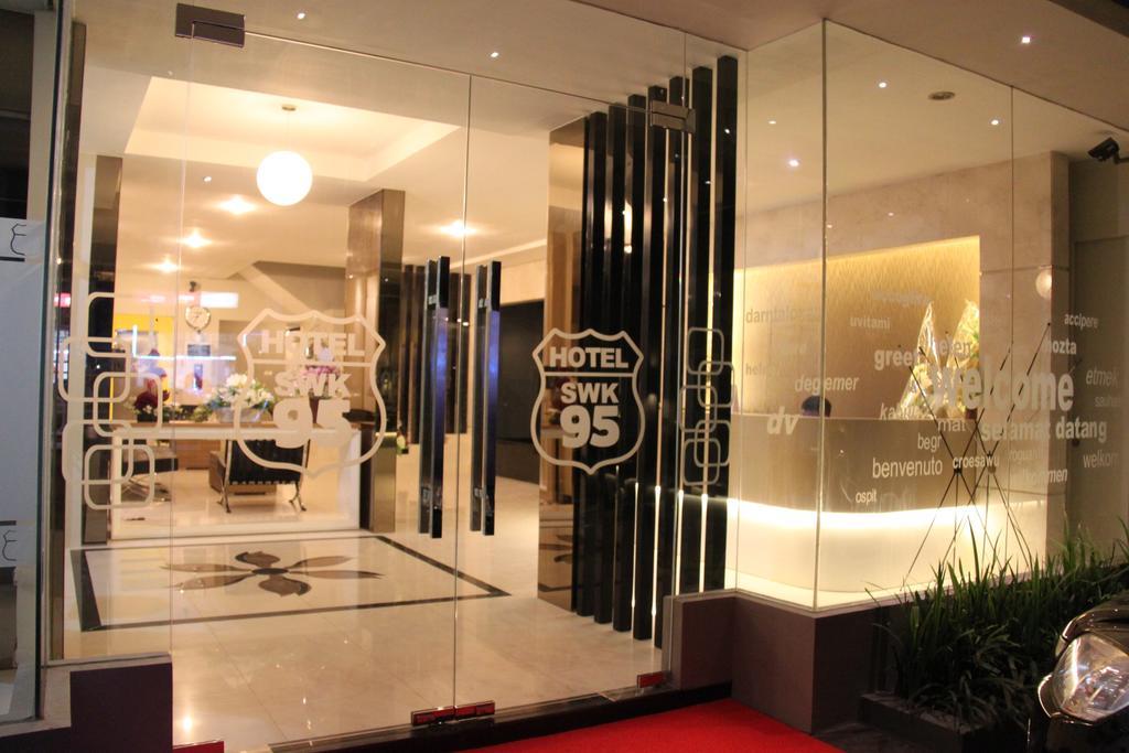 Swk 95 Hotel Surabaya Exterior photo